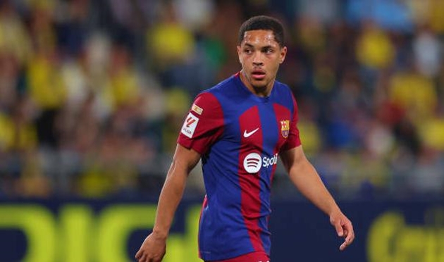 Cuộc Thử Thách Đầy Cam Go Vitor Roque Gieo Sầu Cho Barcelona Trên Sân Riêng