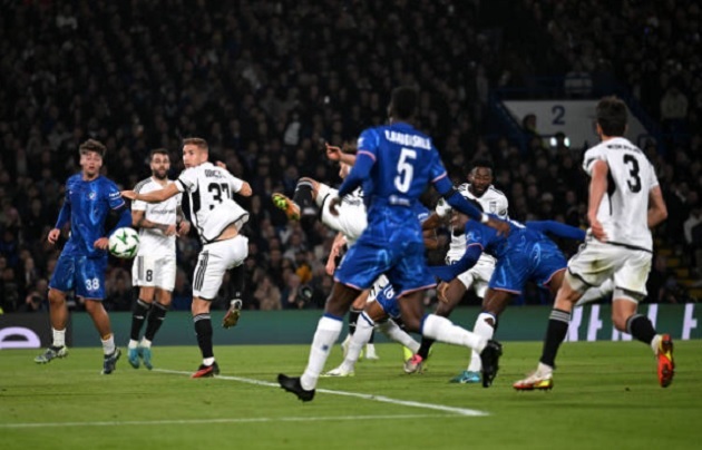 Chelsea vươn mình trong nghệ thuật săn bàn từ tình huống cố định