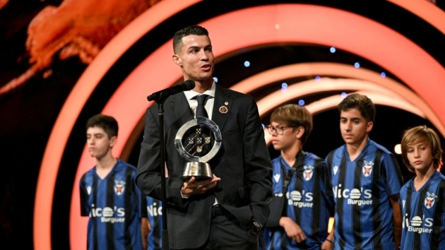 Cristiano Ronaldo nhận giải thưởng danh giá Quinas De Ouro