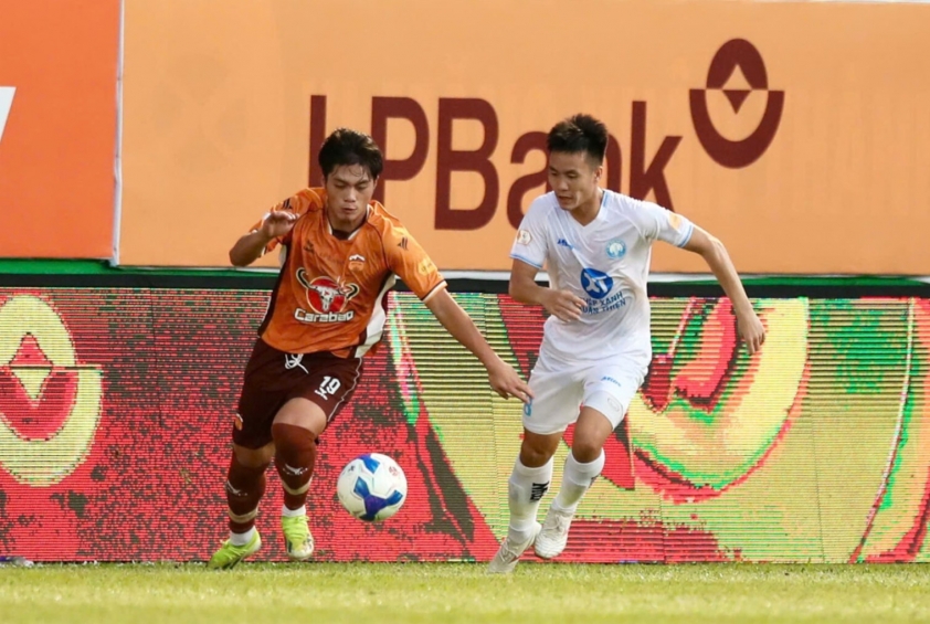 V-League 2024/25: HAGL Vững Vàng Trên Ngôi Đầu Bảng