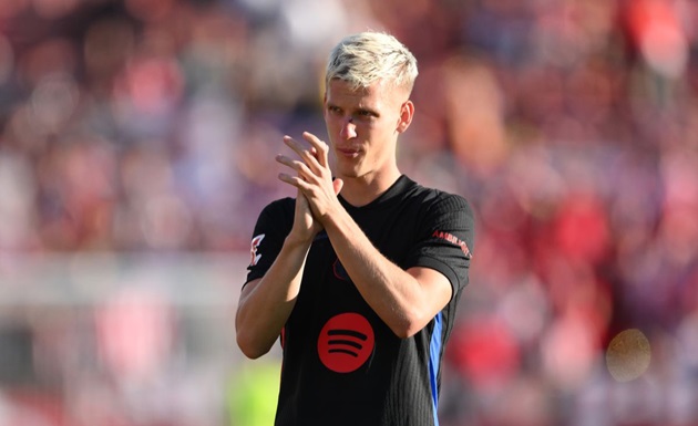 Dani Olmo đối diện nguy cơ mất trắng cho Barcelona vì vướng mắc tài chính