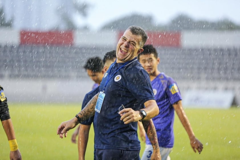 Cầu thủ trẻ triển vọng Nguyễn Thiên Phú được HLV Cristiano Roland khen ngợi