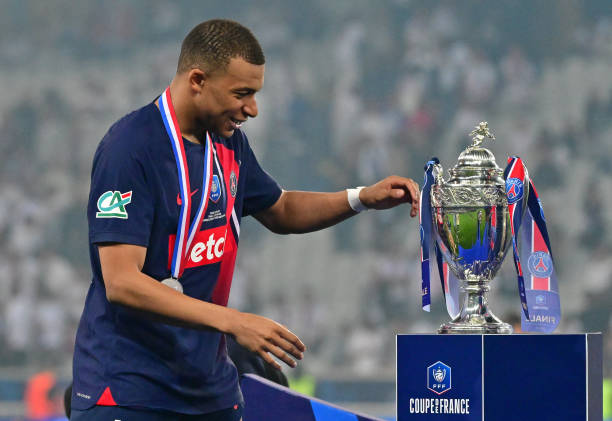 Kylian Mbappe Đối Mặt Áp Lực Tột Độ Khi Gia Nhập Real Madrid