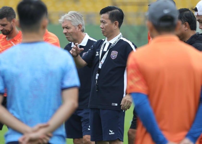 Hồ Tấn Tài tái ngộ HLV Hoàng Anh Tuấn ở Bình Dương với mục tiêu