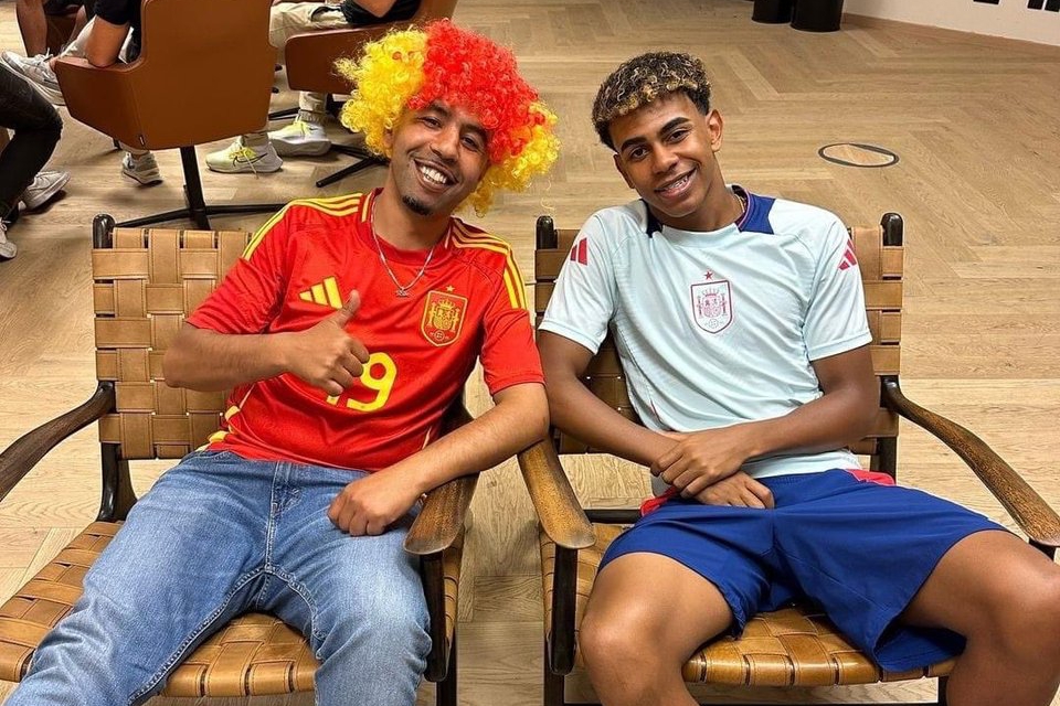 Cuộc trò chuyện sâu sắc với cha của Lamine Yamal: Chia sẻ về bức ảnh huyền thoại với Lionel Messi