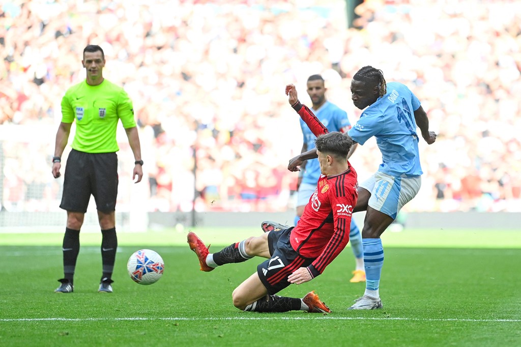 5 điểm nhấn Man City 1-2 M.U: Tình thế đảo ngược; Chelsea bị đẩy xuống C3