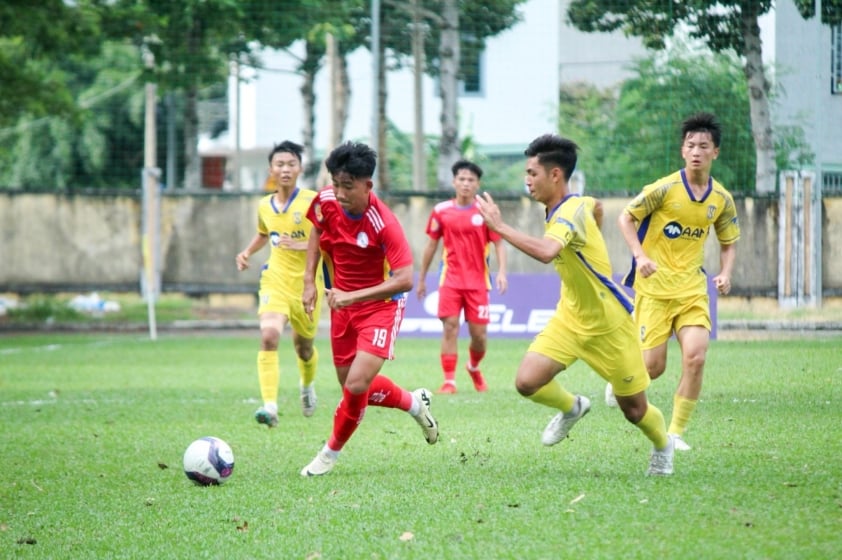 Sông Lam Nghệ An Trình Diễn Đáng Khen, Giành Vé Bất Ngờ Vào Tứ Kết U17 Quốc Gia