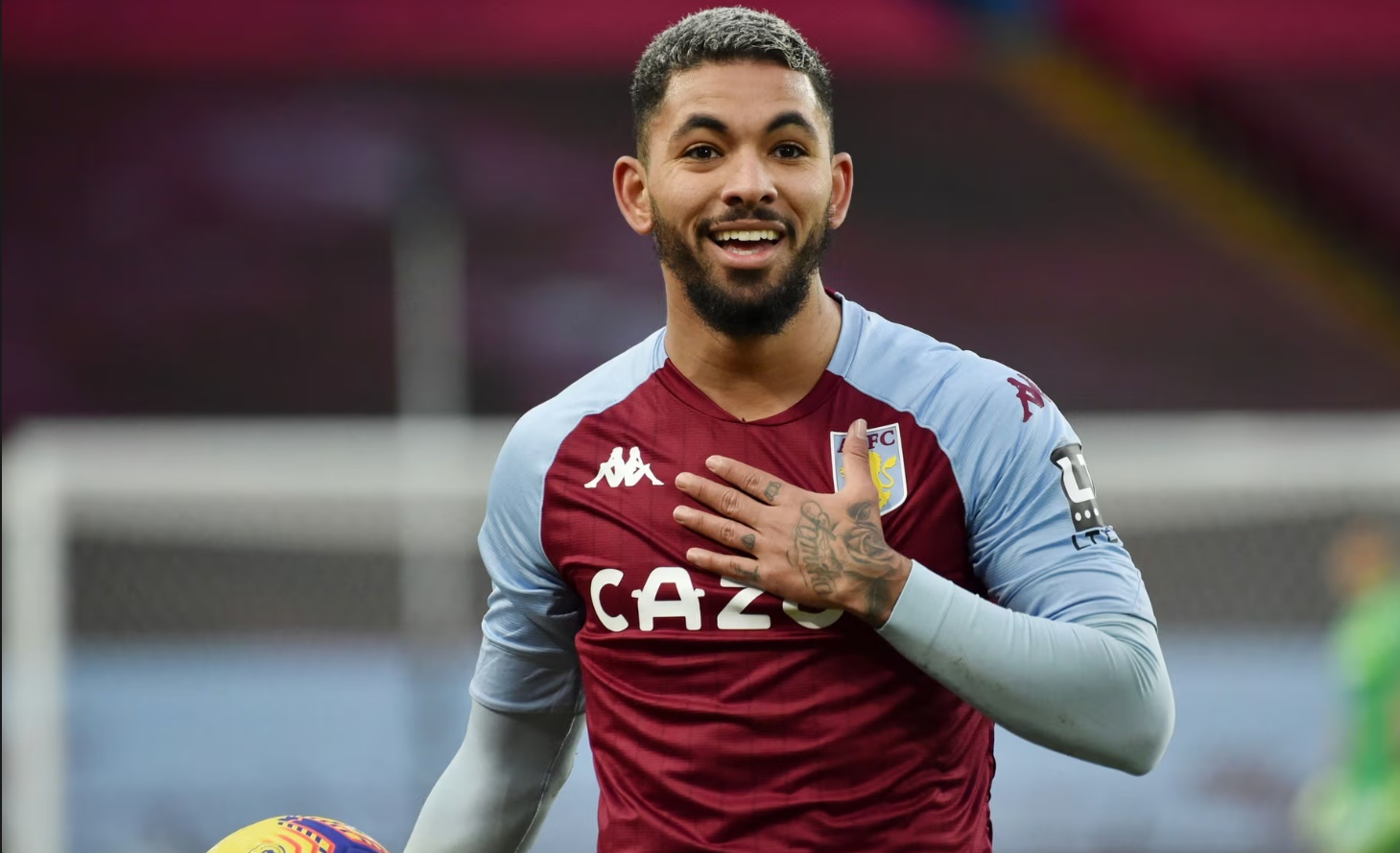 Barcelona Chăm Sổ Sát Động Thái Của Douglas Luiz