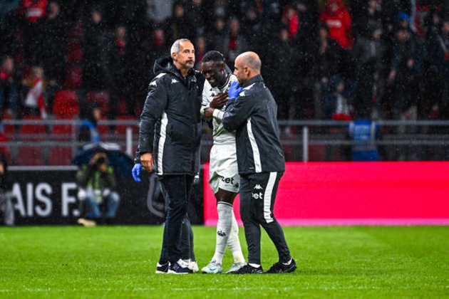 Chấn thương vai nghiêm trọng của Folarin Balogun khiến AS Monaco và ĐT Anh lo lắng