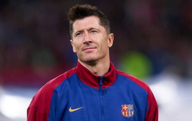 Ứng cử viên thay thế Robert Lewandowski Barcelona tìm kiếm ngôi sao tỏa sáng tương lai