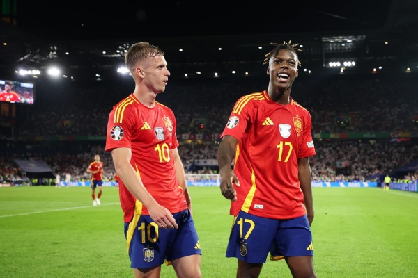 Số phận của Victor Roque tại Barcelona: Giữ lại hay bán đi?