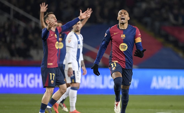 Barcelona vật lộn trong cuộc đua vô địch La Liga Atletico, Real Madrid áp sát
