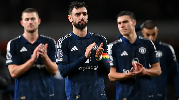 MU tiếp tục chuỗi trận đáng thất vọng với trận thua đau tại Old Trafford