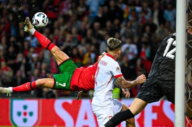 Ngôi sao bất tử Ronaldo tỏa sáng ở tuổi 39 với cú đúp và màn trình diễn đỉnh cao