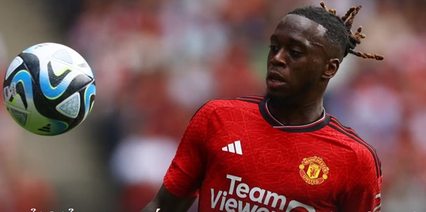 Buổi kiểm tra y tế của Aaron Wan-Bissaka tại West Ham bị trì hoãn
