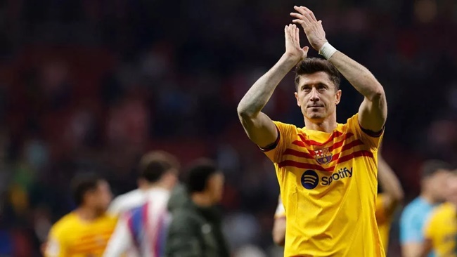 Xavi phá vỡ im lặng về Lewandowski
