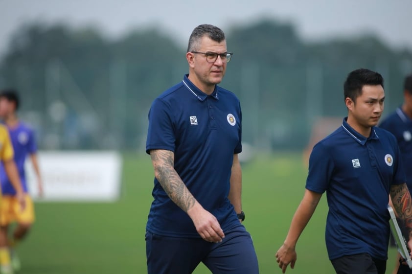 Cristiano Roland dẫn dắt U16 Việt Nam chinh phục đỉnh cao bóng đá trẻ