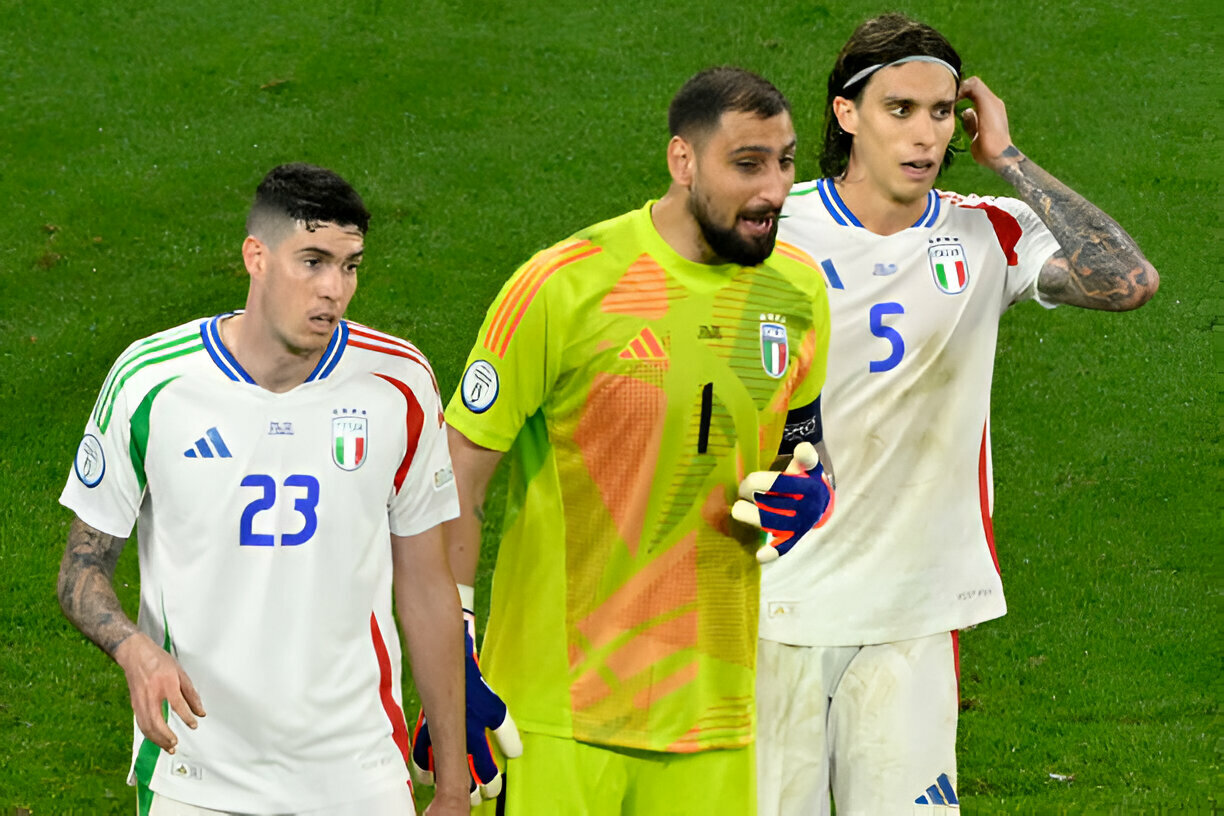 Italia đối mặt với nguy cơ mất hai trung vệ chủ chốt trước trận gặp Thụy Sĩ