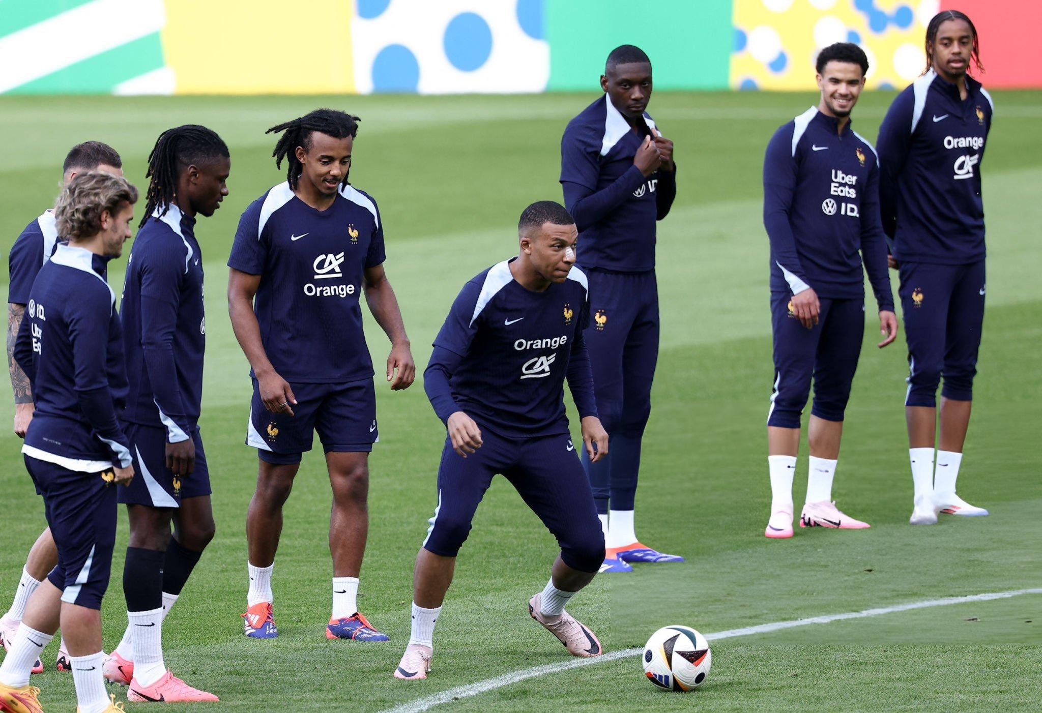 Mbappe trở lại buổi tập ĐT Pháp, khả năng ra sân trong trận Hà Lan còn bỏ ngỏ