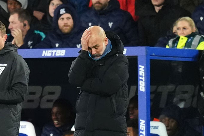 Man City sụp đổ ngoạn mục, để thua MU ngay trên sân nhà