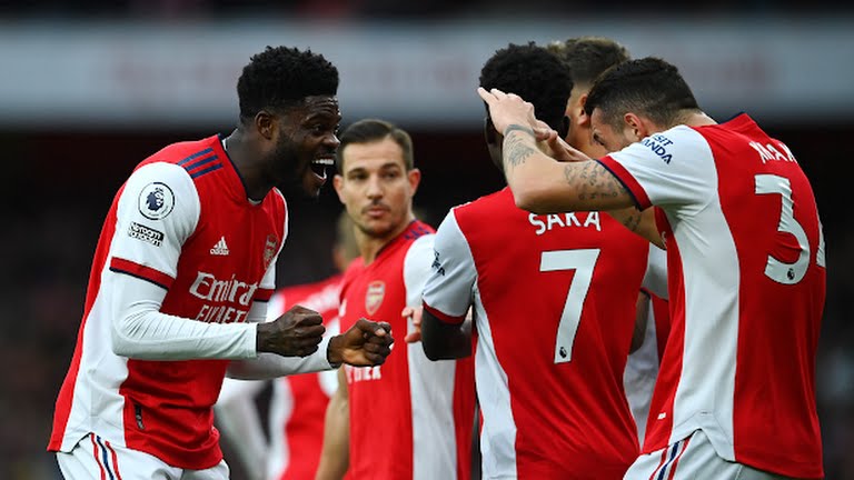 Arsenal đã có chiến thắng thứ 5 liên tiếp tại Ngoại Hạng Anh