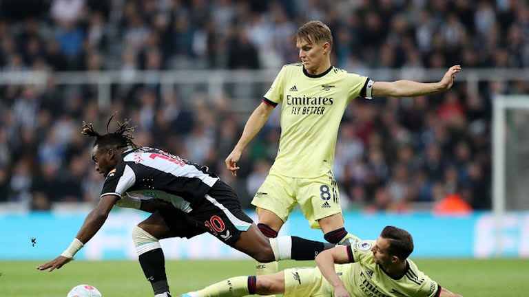 Newcastle xuất sắc vượt qua Arsenal với tỷ số 2-0 Newcastle xuất sắc vượt qua Arsenal với tỷ số 2-0