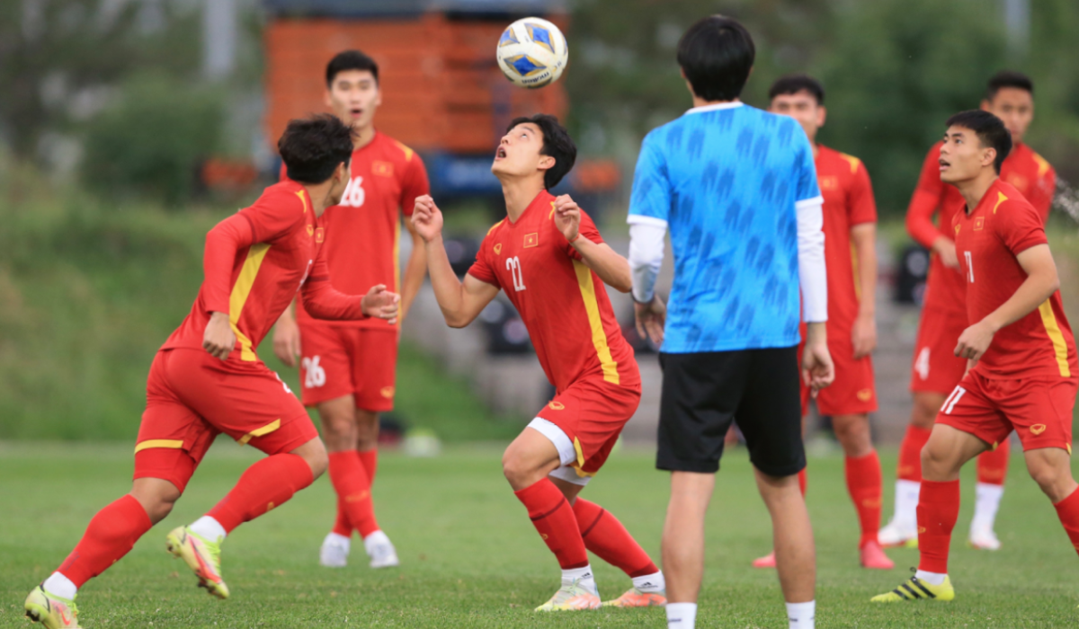Bầu không khí vui vẻ tràn ngập trên sân tập của U23 Việt Nam 