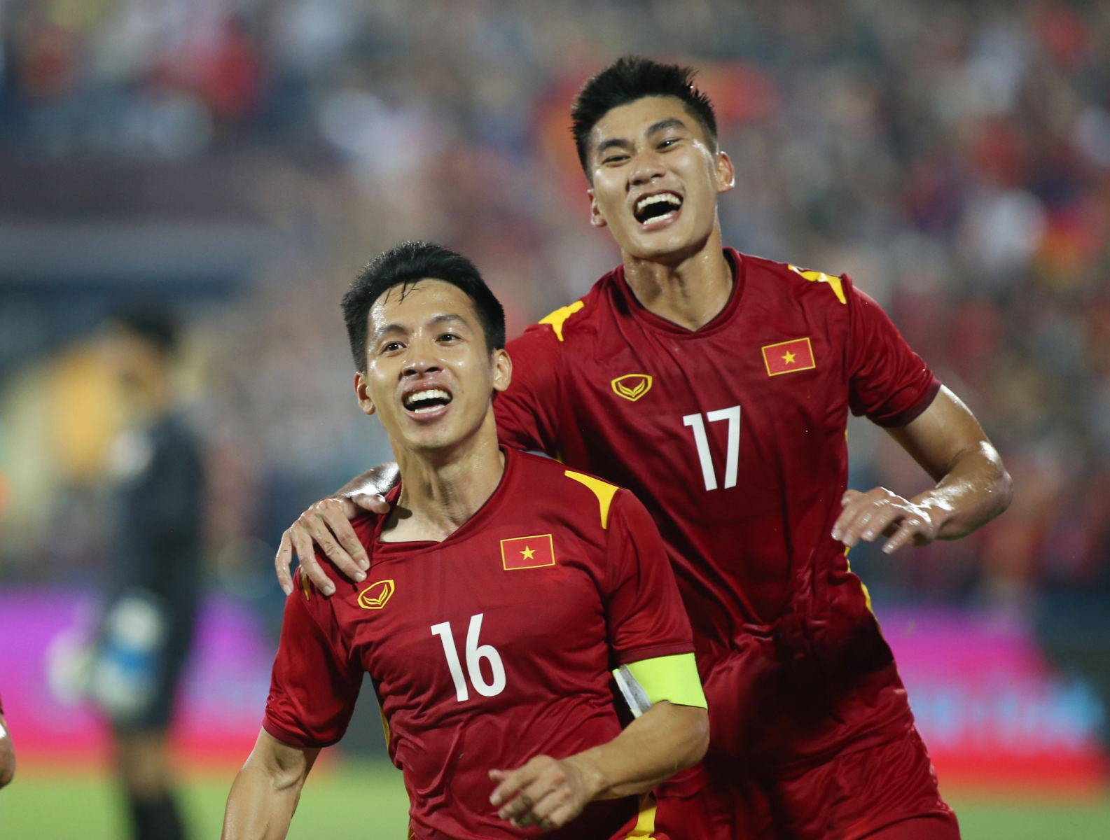 Đội tuyển Việt Nam chơi thăng hoa trong chiến thắng 3-0 ngày ra quân