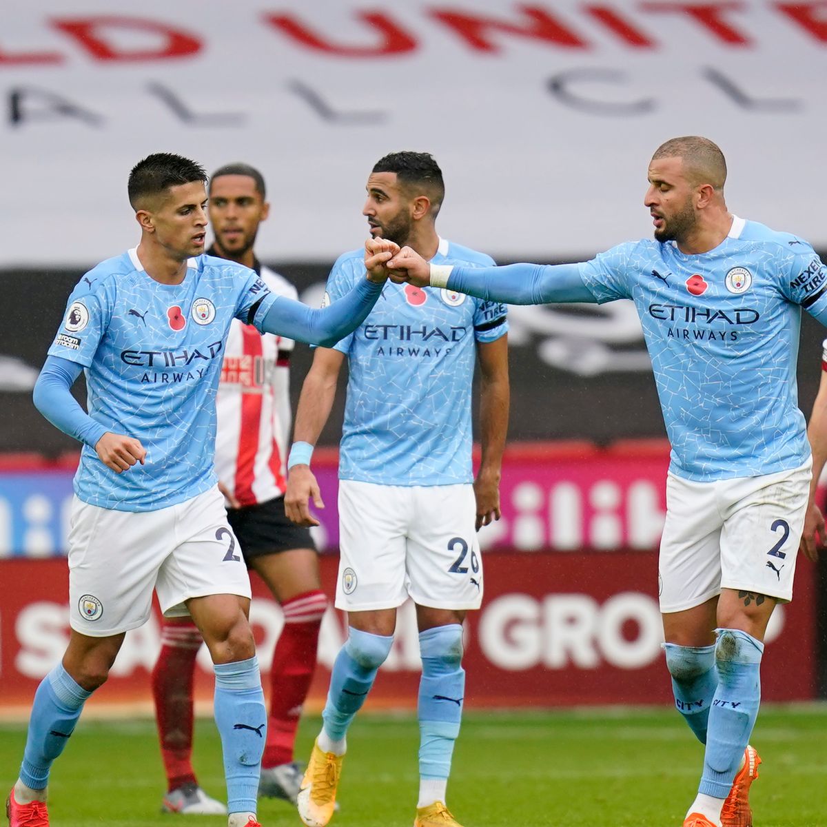 Cả hai hậu vệ cánh phải của Man City sẽ không ra sân trong trận đấu tới đây