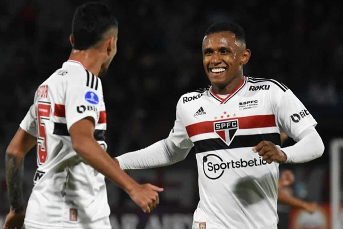 Cầu thủ 19 tuổi có khoảng thời gian thi đấu ấn tượng với CLB Sao Paulo Cầu thủ 19 tuổi có khoảng thời gian thi đấu ấn tượng với CLB Sao Paulo