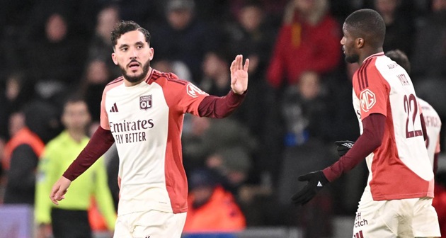 Tài năng trẻ Rayan Cherki tỏa sáng, dẫn dắt Lyon đến chiến thắng trước Angers