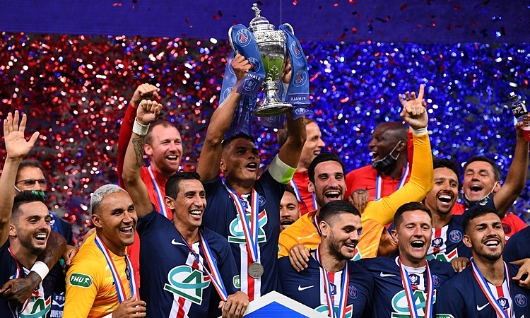 Chiếc cúp bạc Ligue 1 cũng là danh hiệu duy nhất mà PSG dành được trong mùa giải này