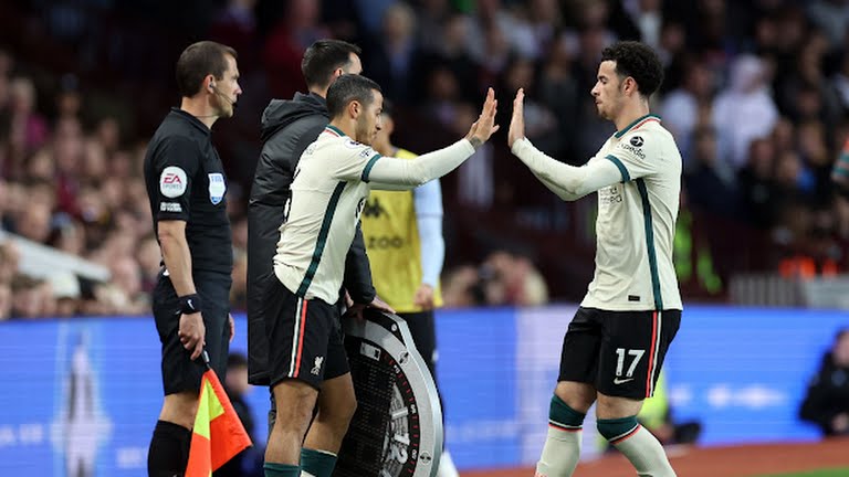 Chiến thắng 2-1 vẫn chưa thể giúp The Kop dành lại vị trí đầu bảng từ tay Man City 