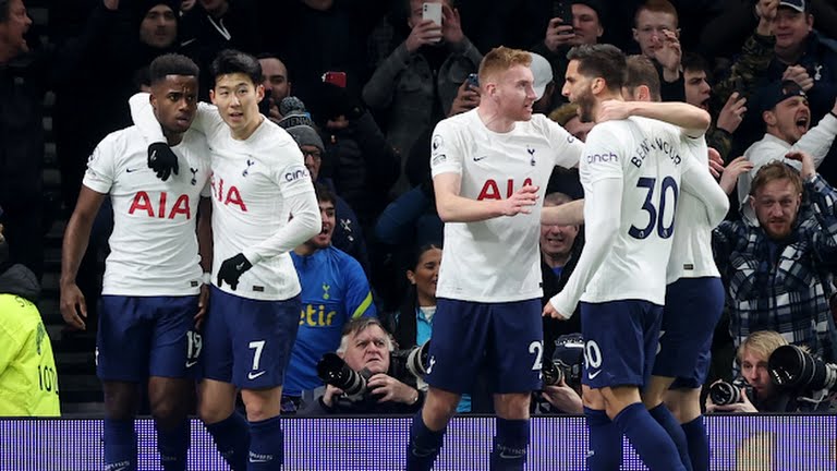 Chiến thắng này giúp đoàn quân của Conte tiếp tục thế bám đuổi trong cuộc đua top 4