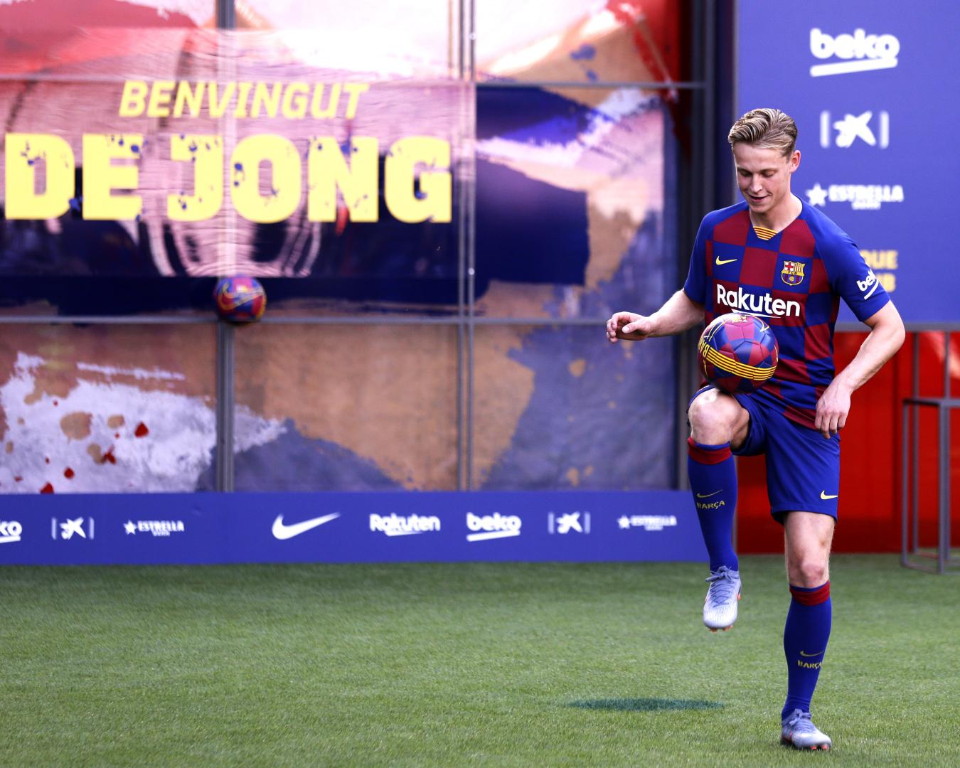 De Jong vẫn đang hạnh phúc tại CLB Barcelona De Jong vẫn đang hạnh phúc tại CLB Barcelona