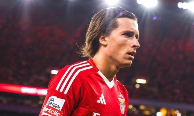 Man Utd có thể tái ký hợp đồng với hậu vệ Alvaro Fernandez với giá 16,7 triệu bảng Anh