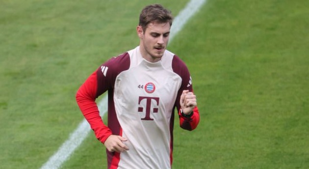 Bộ đôi hậu vệ Bayern Munich Stanisic và Boey sắp tái xuất, tăng cường sức mạnh đội hình