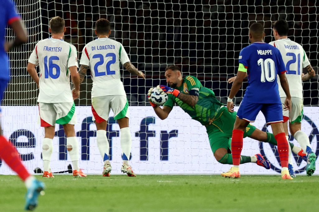 Cuộc chiến thủ môn ở PSG Gianluigi Donnarumma đứng trước khả năng ra đi