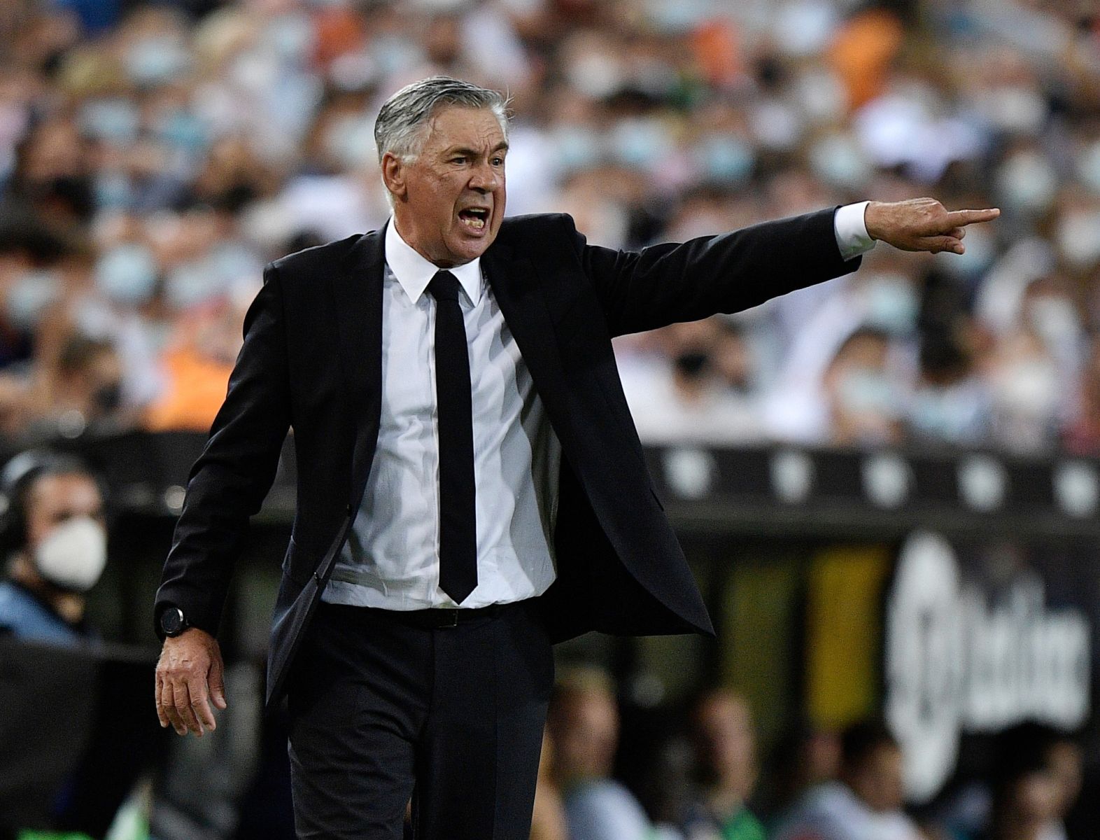 HLV Ancelotti sẵn sàng chơi phòng ngự trước Man City