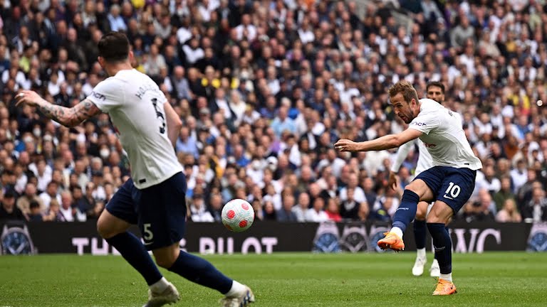 Harry Kane có bàn thắng quan trọng giúp Spurs vươn lên vị trí thứ 4 trên BXH