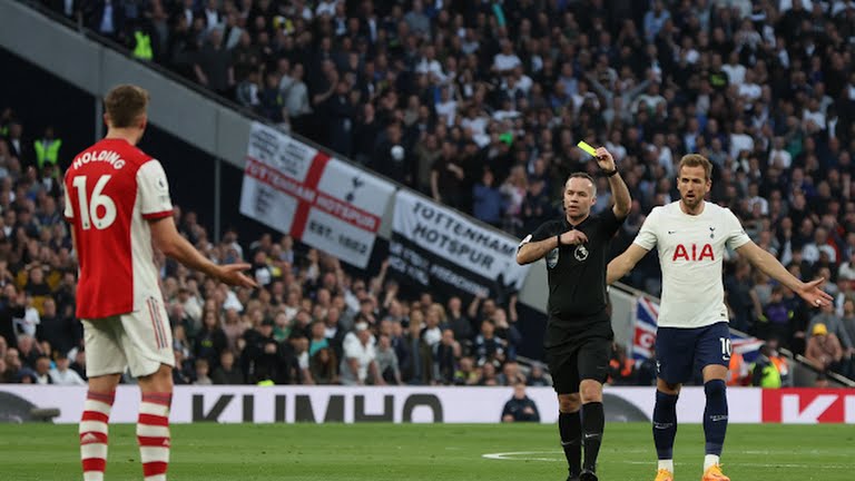 Holding với 4 tình huống phạm lỗi đã phải nhận tấm thẻ đỏ trực tiếp Holding với 4 tình huống phạm lỗi đã phải nhận tấm thẻ đỏ trực tiếp