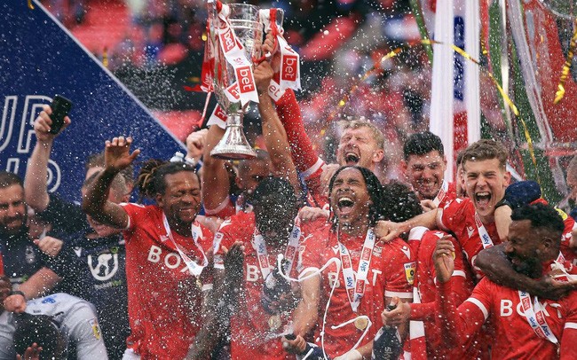 Huddersfield Town giành tấm vé tham dự giải đấu số một nước Anh sau 23 năm vắng bóng Huddersfield Town giành tấm vé tham dự giải đấu số một nước Anh sau 23 năm vắng bóng