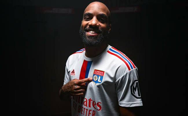Lacazette chính thức khoác lên mình màu áo cũ Lyon từ mùa giải sang năm Lacazette chính thức khoác lên mình màu áo cũ Lyon từ mùa giải sang năm