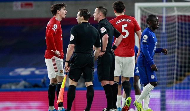 Luke Shaw và Solskjaer thoát án phạt từ FA sau các hành động chỉ trích trọng tài