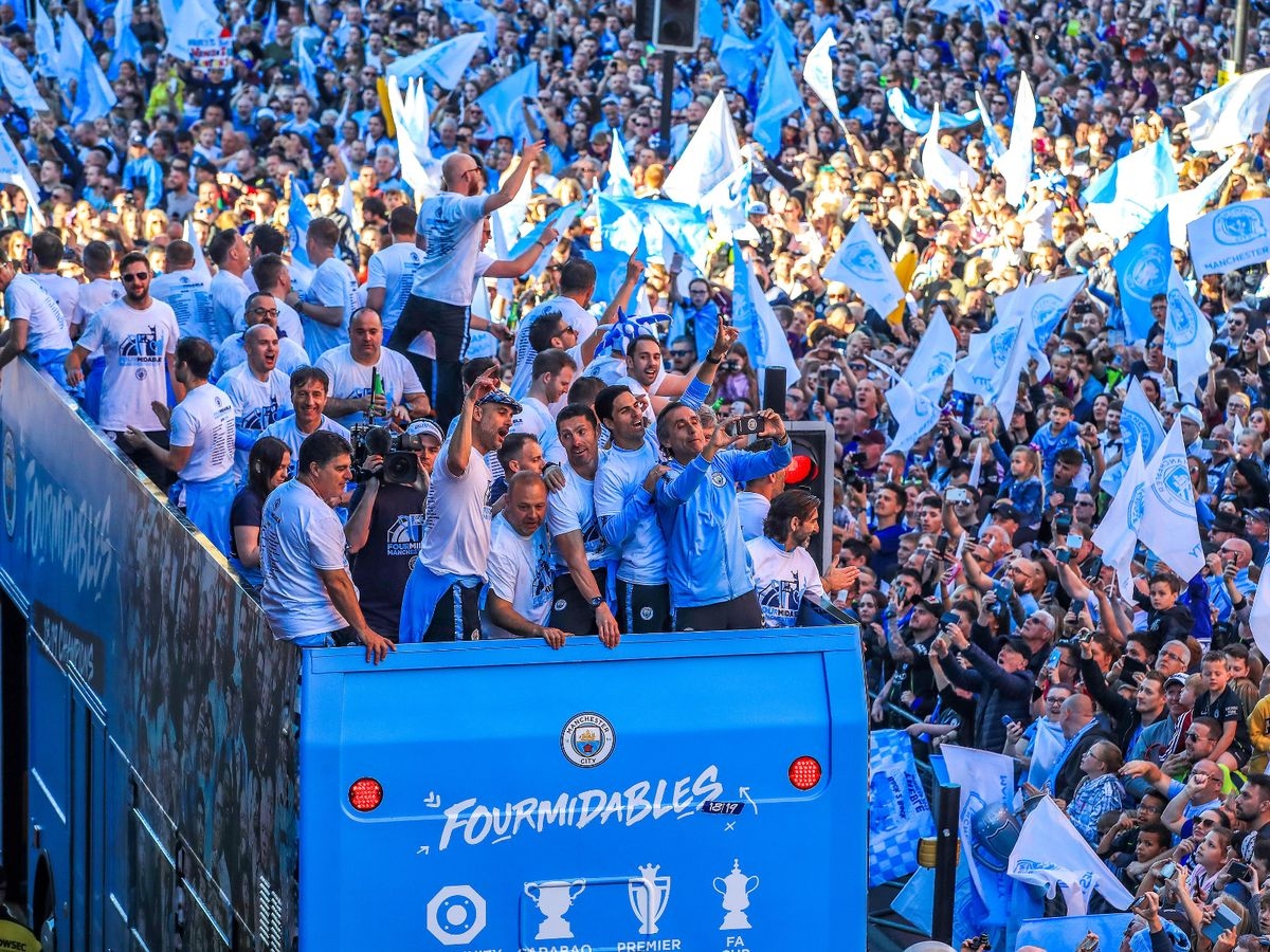 Man City có lần đầu tiên vươn lên đầu bảng xếp hạng doanh thu