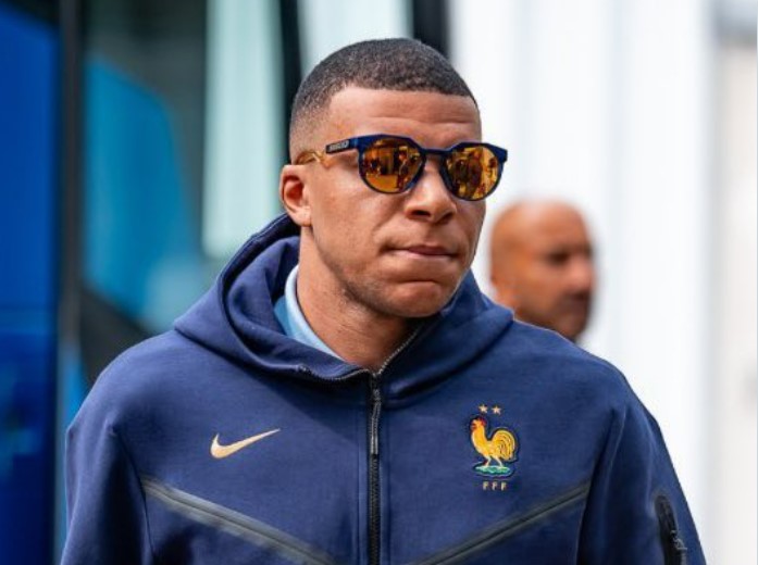 Mbappe gây tranh cãi khi đi hộp đêm ở Thụy Điển trong khi vắng mặt trong đội tuyển Pháp