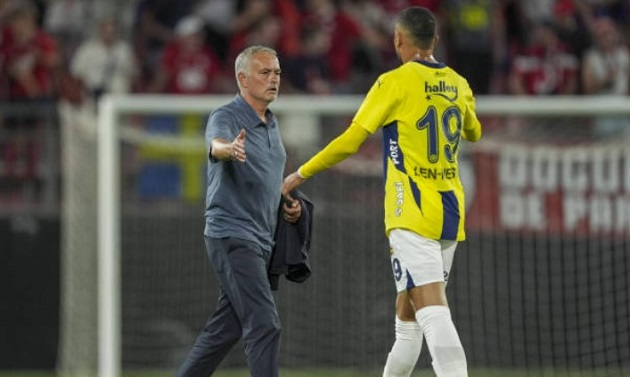 Mourinho úp mở về khả năng quay lại Real Madrid, ca ngợi Nico Williams