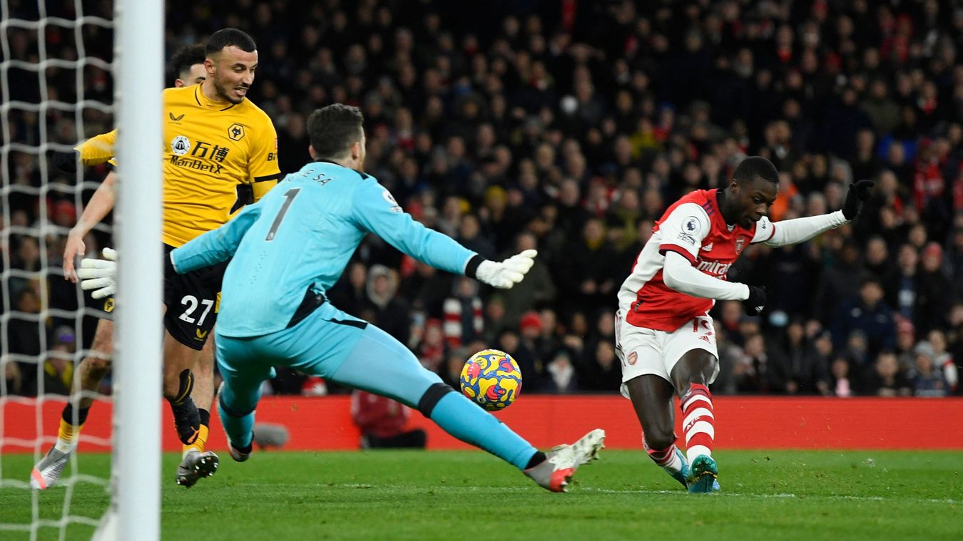 Nicolas Pepe là người thắp lên hy vọng với bàn thắng khuân bình tỷ số