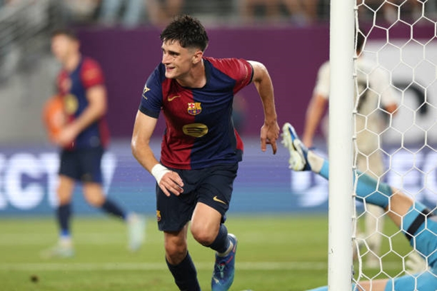 Barcelona đặt cược vào tương lai với bản hợp đồng Pau Victor