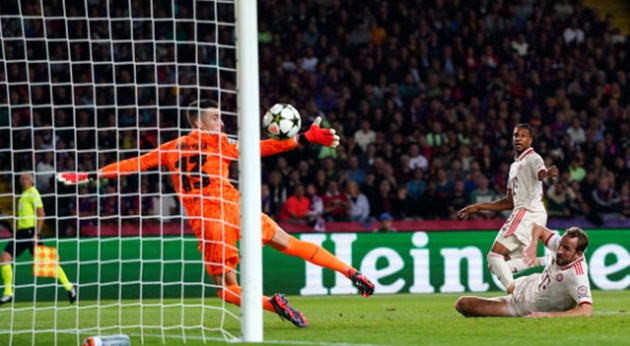 Sự phân vân về vai trò thủ môn ở Barcelona: Inaki Pena hay Wojciech Szczesny?